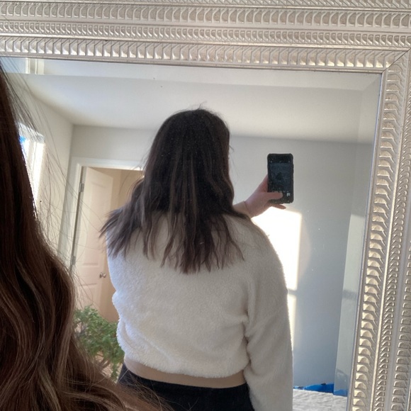 Fabletics Cropped Sherpa Pull-Over - Picture 2 of 4